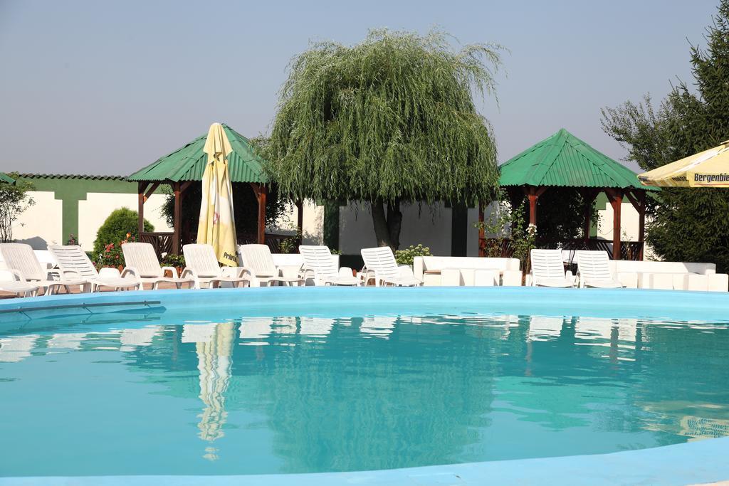 Hotel Rodiv Găeşti Exterior photo
