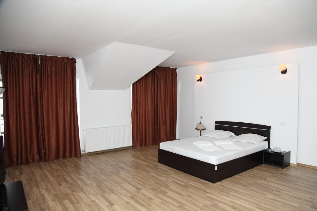 Hotel Rodiv Găeşti Room photo